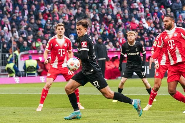 Germany Soccer Bundesliga 2025 26, 11 Matchday FC Bayern vs SC Freiburg Allianz Arena Munich Max Rosenfelder SC Freiburg, 37 Munich Bayern Germany Copyright: xJOERANxSTEINIEKx