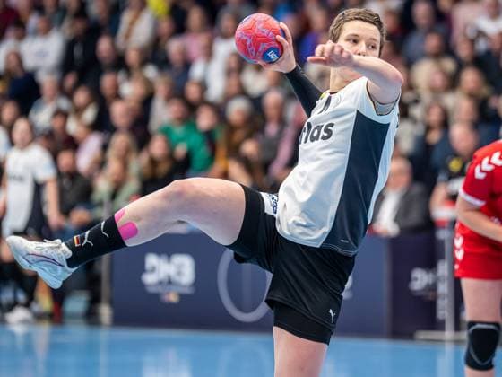 Alina Grijseels Germany, 04 on the seven-meter, Germany vs. Switzerland, Handball, National match, Women, Season 2025 2026, 22 11 2025, Germany vs. Switzerland, Handball, National match, Women, Season 2025 2026, 22 11 2025 Goeppingen Copyright: xEibner-Pressefoto MichaelxSchmidx EP_MST