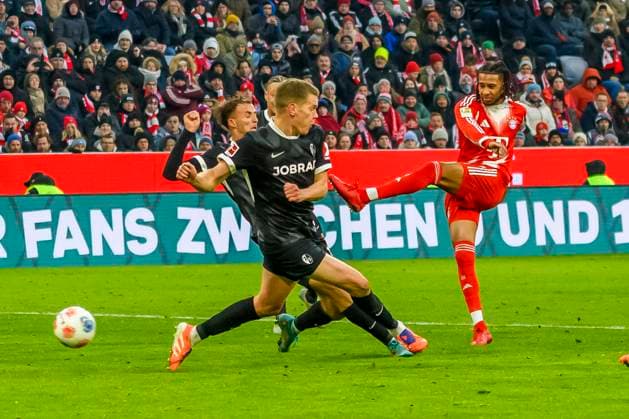GER, DFB, FC Bayern Muenchen vs SC Freiburg 22 11 2025, Allianz Arena, Muenchen, GER, DFB, FC Bayern Muenchen vs SC Freiburg, in the picture goal shot to 2 2 by Michael Olise FCB 17 nordphotoxGmbHx xStraubmeier nph00004