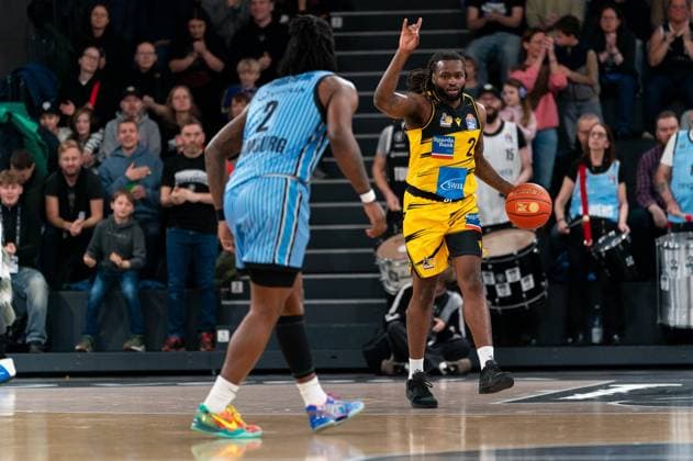 Traveon Buchanan MHP RIESEN Ludwigsburg, 02 , GER, Veolia Towers Hamburg vs MHP Riesen Ludwigsburg, Basketball, Bundesliga, Matchday 8, Season 2025 2026, 22 11 2025 GER, Veolia Towers Hamburg vs MHP Riesen Ludwigsburg, Basketball, Bundesliga, Matchday 8, Season 2025 2026, 22 11 2025 Hamburg Copyright: xEibner-Pressefoto MaxxVincenx EP_MVN