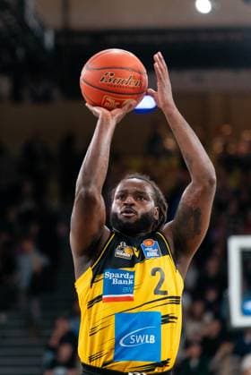 Traveon Buchanan MHP RIESEN Ludwigsburg, 02 on free throw, GER, Veolia Towers Hamburg vs MHP Riesen Ludwigsburg, Basketball, Bundesliga, Matchday 8, Season 2025 2026, 22 11 2025 GER, Veolia Towers Hamburg vs MHP Riesen Ludwigsburg, Basketball, Bundesliga, Matchday 8, Season 2025 2026, 22 11 2025 Hamburg Copyright: xEibner-Pressefoto MaxxVincenx EP_MVN