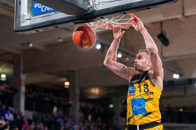 Jonas Wohlfarth Bottermann MHP RIESEN Ludwigsburg, 18 at dunk, GER, Veolia Towers Hamburg vs MHP Riesen Ludwigsburg, Basketball, Bundesliga, Matchday 8, Season 2025 2026, 22 11 2025 GER, Veolia Towers Hamburg vs MHP Riesen Ludwigsburg, Basketball, Bundesliga, Matchday 8, Season 2025 2026, 22 11 2025 Hamburg Copyright: xEibner-Pressefoto MaxxVincenx EP_MVN