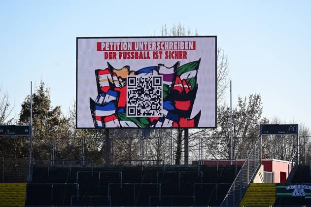 22 11 2025 xkhx Kassel Regionalliga Südwest Season 2025 2026 KSV Hessen Kassel FC 08 Homburg On the video wall QR code for petition Football is safe