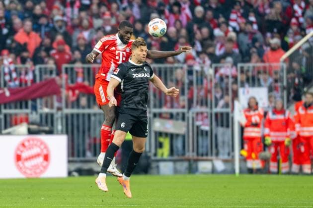 Dayot Upamecano 2 FC Bayern Muenchen , Header in duel with Lucas Hoeler 9 SC Freiburg , FC Bayern Muenchen SC Freiburg, Football, Bundesliga, 11 Matchday, 22 11 2025 DFB regulations prohibit any use of photographs as image sequences and or quasi video Muenchen Bayern Germany Copyright: xkolbert-press UlrichxGamelx