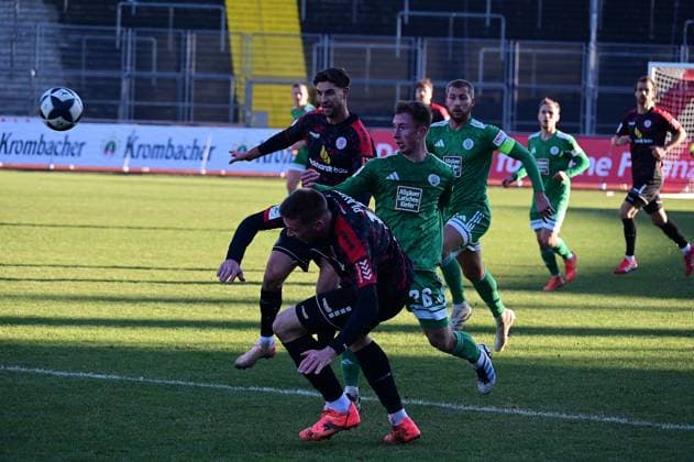22 11 2025 xkhx Kassel Regionalliga Südwest Season 2025 2026 KSV Hessen Kassel FC 08 Homburg Zvonimir Plavcic 19, Hessen Kassel v Tim Stinmetz Homburg