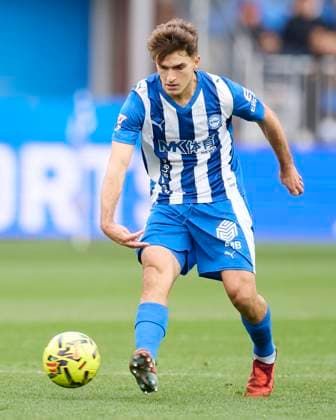 November 22, 2025, Vitoria, Alava, SPAIN: Denis Suarez of Deportivo Alaves in action during the LaLiga EA Sports match between Deportivo Alaves and RC Celta de Vigo at Mendizorrotza on November 22, 2025, in Vitoria, Spain. Vitoria SPAIN - ZUMAa181 20251122_zaa_a181_070 Copyright: xRicardoxLarreinax
