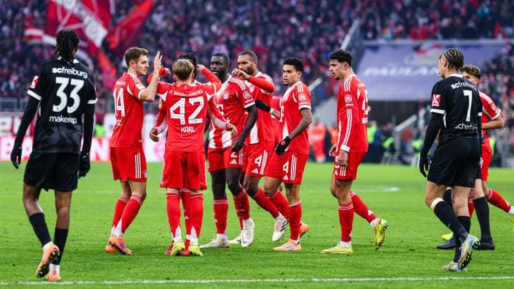 Team FC Bayern München Goal for 2 2 at the match between FC Bayern München v SC Freiburg, Football, Men, Bundesliga, 2025 2026, 11 Matchday on 22 11 2025 in Munich, Allianz Arena DFL and DFB regulations prohibit any use of photographs as image sequences and or quasi video Bayern Germany