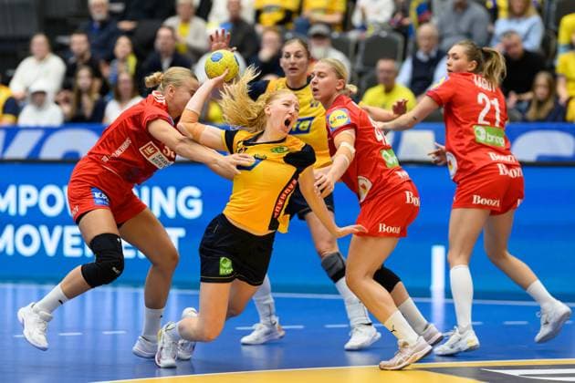 251122 Tyra Axnar of Sweden during the international friendly handball match between Sweden and Denmark on November 22, 2025 in Halmstad Photo Carl Sandin BILDBYRAN code CS CS0808 handball handball handball landslaget sverige sweden danmark national team denmark dam bbeng  Copyright: CARLxSANDIN BB251122CS014