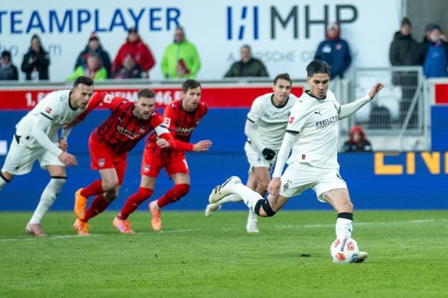 Goal to 0 1 by penalty kick by Kevin Diks Borussia Moenchengladbach, 04 , GER, 1 FC Heidenheim vs Borussia Moenchengladbach, Football, Bundesliga, Matchday 11, Season 2025 2026, 22 11 2025, DFL DFB REGULATES PROHIBIT ANY USE OF PHOTOGRAPHS AS IMAGE SEQUENCES AND OR QUASI VIDEO, GER, 1 FC Heidenheim vs Borussia Moenchengladbach, Football, Bundesliga, Matchday 11, Season 2025 2026, 22 11 2025 Heidenheim Copyright: xEibner-Pressefotox EP_EER