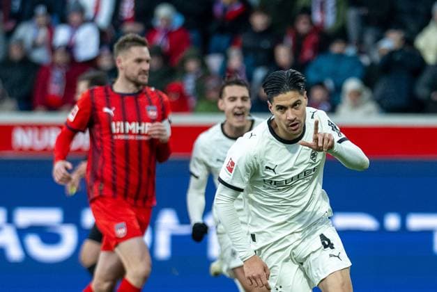 Goal to 0 1 by penalty kick by Kevin Diks Borussia Moenchengladbach, 04 , GER, 1 FC Heidenheim vs Borussia Moenchengladbach, Football, Bundesliga, Matchday 11, Season 2025 2026, 22 11 2025, DFL DFB REGULATES PROHIBIT ANY USE OF PHOTOGRAPHS AS IMAGE SEQUENCES AND OR QUASI VIDEO, GER, 1 FC Heidenheim vs Borussia Moenchengladbach, Football, Bundesliga, Matchday 11, Season 2025 2026, 22 11 2025 Heidenheim Copyright: xEibner-Pressefotox EP_EER