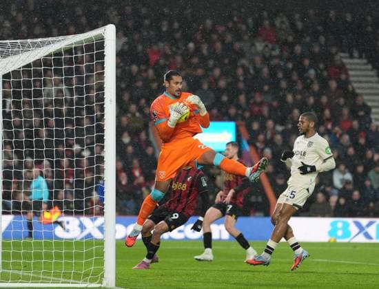 Alphonse Areola goalkeeper of West Ham United clutches the ball. AFC Bournemouth v West Ham United, Premier League, Football, Vitality Stadium, Bournemouth, UK - 22 Nov 2025Bournemouth Vitality Stadium United Kingdom EDITORIAL USE ONLY No use with unauthorised audio, video, data, fixture lists, club league logos or live services. Online in-match use limited to 120 images, no video emulation. No use in betting, games or single club league player publications.  Copyright: xSeanxRyan Shutterstockx 15860645q
