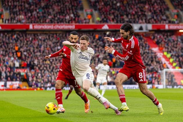 Football - FA Premier League - Liverpool FC v Nottingham Forest FC LIVERPOOL, ENGLAND - Saturday, November 22, 2025: Liverpool team-mates Mohamed Salah (L) and Dominik Szoboszlai (R) challenge Nottingham Forest s Elliot Anderson during the FA Premier League match between Liverpool FC and Nottingham Forest FC at Anfield. (Photo by David Rawcliffe Propaganda) LIVERPOOL Anfield MERSEYSIDE ENGLAND  Copyright: xDavidxRawcliffex P2025-11-22-Liverpool_Nottingham_Forest-26