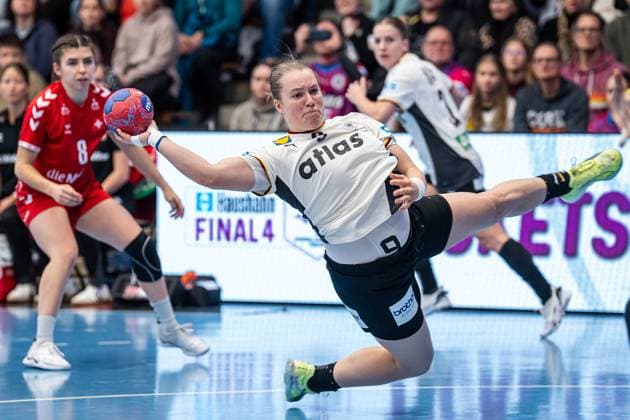 Lisa Antl Germany, 09 comes free to throw at the circle, Germany vs. Switzerland, handball, international match, women, 2025 2026 season, 22 11 2025, Germany vs. Switzerland, handball, international match, women, 2025 2026 season, 22 11 2025 Goeppingen Copyright: xEibner-Pressefoto MichaelxSchmidx EP_MST