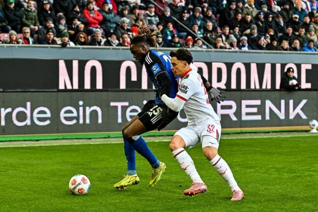 GER, 1 FBL, FC Augsburg vs Hamburger SV 22 11 2025, WWK Arena, Augsburg, GER, 1 FBL, FC Augsburg vs Hamburger SV, pictured Jordan Torunarigha Hamburger SV, 25 , Fabian Rieder FC Augsburg, 32 nordphotoxGmbHx xHafner nph00200