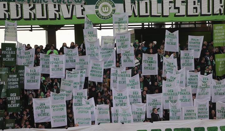 Fanprotest Wolfsburger Fankurve Football, Men, Season 2025 2026, 1 Liga, Bundesliga, Volkswagenarena, VfL Wolfsburg vs Bayer Leverkusen DFL REGULATES PROHIBIT ANY USE OF PHOTOGRAPHS AS IMAGE SEQUENCES AND OR QUASI VIDEO