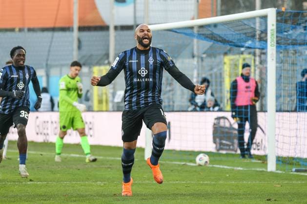 Terrence Boyd SV Waldhof Mannheim, 13 , Goalscorer to 1 0, Goal and goal celebration, Gestures, Joy, Emotions Soccer 3 League, Matchday 15, SV Waldhof Mannheim vs SV Wehen Wiesbaden on 22 11 2025 at Mannheim Carl Benz Stadion , Germany Mannheim Carl Benz Stadion Germany Copyright: xFranzxReindelx