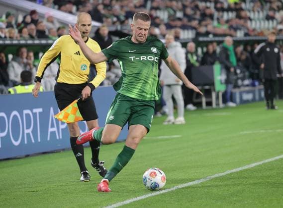 Denis Vavro VfL Wolfsburg Football, Men, Season 2025 2026, 1 Liga, Bundesliga, Volkswagenarena, VfL Wolfsburg vs Bayer Leverkusen DFL REGULATIONS PROHIBIT ANY USE OF PHOTOGRAPHS AS IMAGE SEQUENCES AND OR QUASI VIDEO