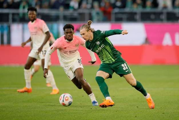 Photo Patrick Wimmer Wolfsburg vs Ernest POKU Soccer 1 Bundesliga, Matchday 11 on Sat 22 11 2025 VfL Wolfsburg Bayer 04 Leverkusen