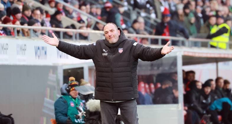 22 11 25 1 FC Heidenheim Borussia Mönchengladbach Germany, Heidenheim, 22 11 2025, Football, Bundesliga, Season 2025 2026, 1 FC Heidenheim Borussia Mönchengladbach Frank Schmidt Coach 1 FC Heidenheim