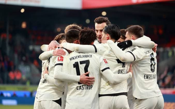 22 11 25 1 FC Heidenheim Borussia Mönchengladbach Germany, Heidenheim, 22 11 2025, Football, Bundesliga, Season 2025 2026, 1 FC Heidenheim Borussia Mönchengladbach Kevin Diks Borussia Mönchengladbach Cheer Goal Penalty 0 1 Diks