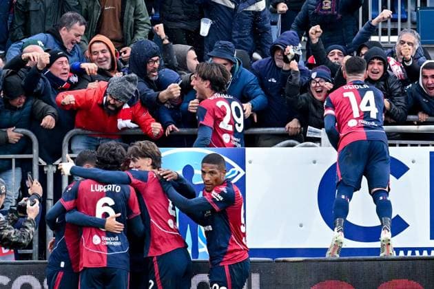 Cagliari s Gennaro Borrelli celebrates after scoring the goal for 1-1 during the Serie A soccer match between Cagliari Calcio and Genoa at the Unipol Domus in Cagliari, Sardinia - Saturday, 22 november 2025. - Soccer  Copyright: xGianlucaxZuddas LaPressex