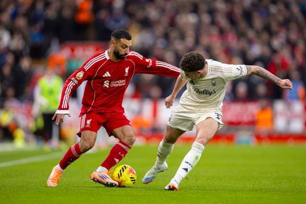 Football - FA Premier League - Liverpool FC v Nottingham Forest FC LIVERPOOL, ENGLAND - Saturday, November 22, 2025: Liverpool s Mohamed Salah and Nottingham Forest s Neco Williams (R) during the FA Premier League match between Liverpool FC and Nottingham Forest FC at Anfield. (Photo by David Rawcliffe Propaganda) LIVERPOOL Anfield MERSEYSIDE ENGLAND  Copyright: xDavidxRawcliffex P2025-11-22-Liverpool_Nottingham_Forest-27