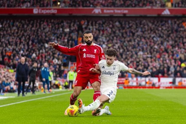 Football - FA Premier League - Liverpool FC v Nottingham Forest FC LIVERPOOL, ENGLAND - Saturday, November 22, 2025: Liverpool s Mohamed Salah is challenged by Nottingham Forest s Neco Williams (R) during the FA Premier League match between Liverpool FC and Nottingham Forest FC at Anfield. (Photo by David Rawcliffe Propaganda) LIVERPOOL Anfield MERSEYSIDE ENGLAND  Copyright: xDavidxRawcliffex P2025-11-22-Liverpool_Nottingham_Forest-29