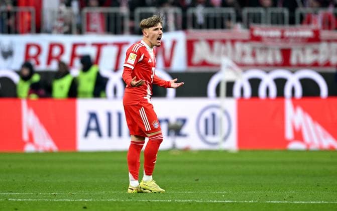 Soccer 1 Bundesliga Season 2025 2026 11 Matchday FC Bayern Muenchen SC Freiburg 22 11 2025 Cheering after the goal for 1 2, Lennart Karl FC Bayern Muenchen