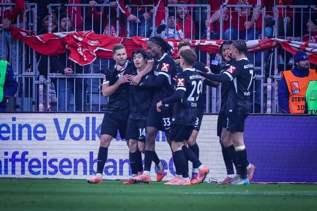 Freiburg cheers after the 0 1 by Yuito Suzuki 14 SC Freiburg , FC Bayern Muenchen vs SC Freiburg, Football, Bundesliga, DFL, Saison 2025 2026, Hinrunde, 22 11 2025 DFB regulations prohibit any use of photographs as image sequences and or quasi video Muenchen Bayern Germany Copyright: xkolbert-press MartinxAgüerax