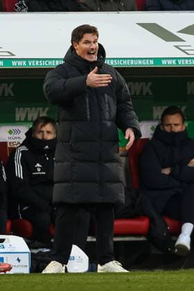 Merlin Polzin Hamburger SV, Head Coach on the sidelines GER, FC Augsburg vs Hamburger SV, 1 Bundesliga Soccer, Matchday 11, Season 2025 2026, 22 11 2025 DFB DFL REGULATIONS PROHIBIT ANY USE OF PHOTOGRAPHS AS IMAGE SEQUENCES AND OR QUASI VIDEO GER, FC Augsburg vs Hamburger SV, 1 Bundesliga Soccer, Matchday 11, Season 2025 2026, 22 11 2025 Augsburg Copyright: xEibner-Pressefoto RogerxBuerkex EP_RBE