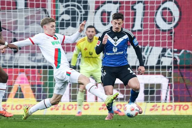 Giorgi Gocholeishvili Hamburger SV, 16 vs Anton Kade FC Augsburg 30 GER, FC Augsburg vs Hamburger SV, 1 Bundesliga Soccer, Matchday 11, Season 2025 2026, 22 11 2025 DFB DFL REGULATIONS PROHIBIT ANY USE OF PHOTOGRAPHS AS IMAGE SEQUENCES AND OR QUASI VIDEO GER, FC Augsburg vs Hamburger SV, 1 Bundesliga Soccer, Matchday 11, Season 2025 2026, 22 11 2025 Augsburg Copyright: xEibner-Pressefoto RogerxBuerkex EP_RBE