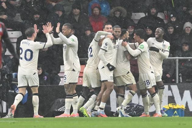 Bournemouth v West Ham United Premier League 22 11 2025. Goal 0-2 - Jean-Clair Todibo (25) of West Ham United celebrates scoring the second goal during the Premier League match between Bournemouth and West Ham United at the Vitality Stadium, Bournemouth, England on 22 November 2025. Bournemouth Vitality Stadium Dorset England Editorial use only DataCo restrictions apply See www.football-dataco.com , Copyright: xGrahamxHuntx PSI-23261-0031