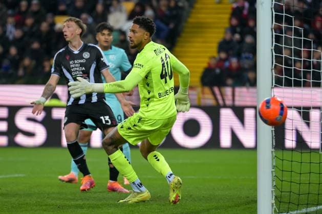 Udinese s Maduka Okoye saves the ball during Udinese Calcio vs Bologna FC, Italian soccer Serie A match in Udine, Italy, November 22 2025  Copyright: xAlessioxMarini IPAxSportx xipa-agency.netx xx IPA_68251201 IPA_Agency_IPA68251201