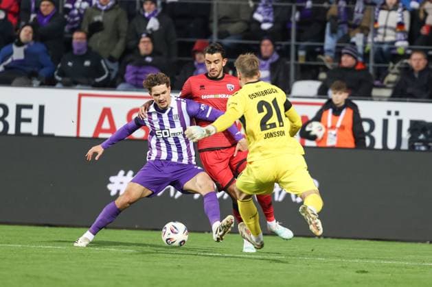 3 Liga VfL Osnabrück FC Ingolstadt 04 Goal chance missed Fredrik Carlsen 8, FCI goalkeeper Jonsson Lukas 21 VFL Fabinski Robin 27 VFL 3 Liga FC Ingolstadt 04 Season 2025 2026 VfL Osnabrück