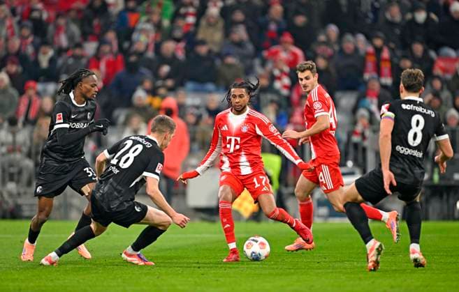 22 11 2025, Soccer Bundesliga 2025 2026, 11 Matchday, FC Bayern Munich SC Freiburg, in the Allianz Arena Munich, Michael Olise FC Bayern Munich prevails DFL and DFB regulations prohibit any use of photographs as image sequences and or quasi video