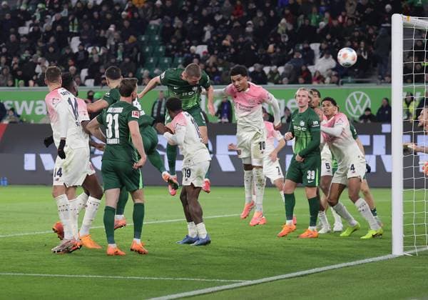 Here Denis Vavro VfL Wolfsburg kicks the goal to 1 3 Football, Men, Season 2025 2026, 1 Liga, Bundesliga, Volkswagenarena, VfL Wolfsburg vs Bayer Leverkusen DFL REGULATIONS PROHIBIT ANY USE OF PHOTOGRAPHS AS IMAGE SEQUENCES AND OR QUASI VIDEO