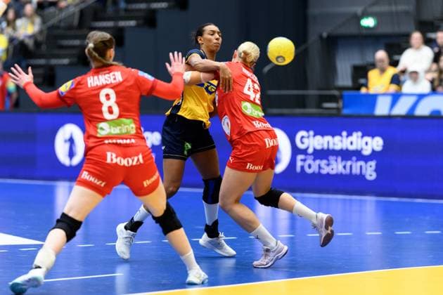 251122 Jamina Roberts of Sweden during the international friendly handball match between Sweden and Denmark on November 22, 2025 in Halmstad Photo Carl Sandin BILDBYRAN code CS CS0808 handball handball handball landslaget sverige sweden danmark national team denmark dam bbeng  Copyright: CARLxSANDIN BB251122CS024
