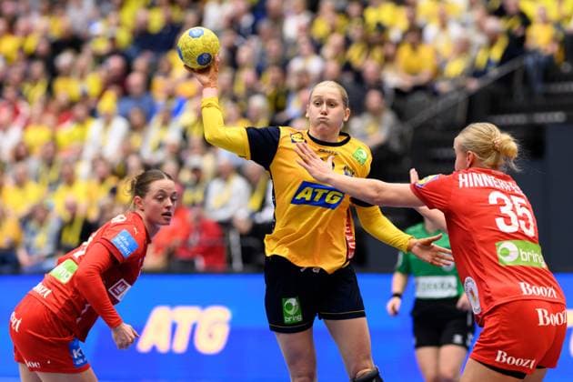 251122 Emma Lindqvist of Sweden during the international friendly handball match between Sweden and Denmark on November 22, 2025 in Halmstad Photo Carl Sandin BILDBYRAN code CS CS0808 handball handball handball landslaget sverige sweden danmark national team denmark dam bbeng  Copyright: CARLxSANDIN BB251122CS029