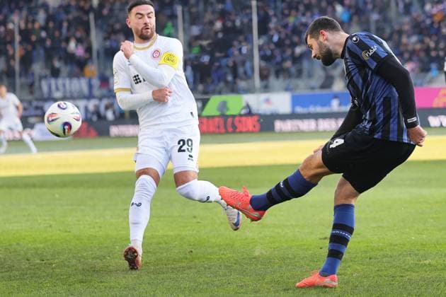 v li Fatih Kaya SV Wehen Wiesbaden, 29 , Tim Sechelmann SV Waldhof Mannheim, 4 GER, SV Waldhof Mannheim vs SV Wehen Wiesbaden, Football, 3 Liga, Matchday 15, Season 2025 2026, 22 11 2025 DFL DFB REGULATIONS PROHIBIT ANY USE OF PHOTOGRAPHS as IMAGE SEQUENCES and or QUASI VIDEO GER,SV Waldhof Mannheim vs SV Wehen Wiesbaden, Football, 3 Liga, Matchday 15, Season 2025 2026, 22 11 2025 Mannheim Copyright: xEibner-Pressefoto JoergxHirschx EP_JHH