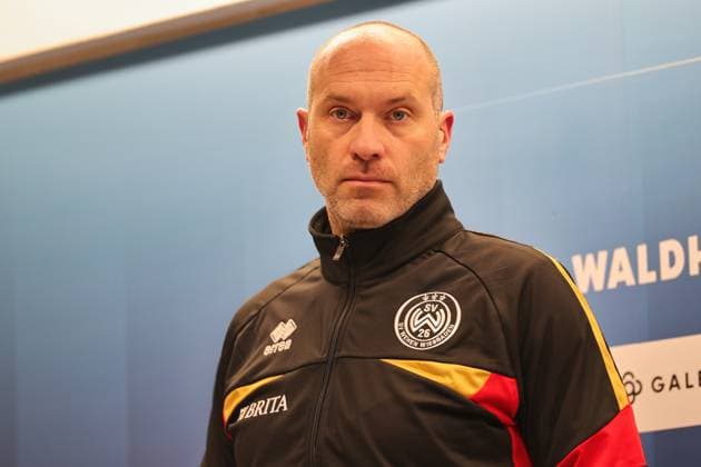 Daniel Scherning SV Wehen Wiesbaden,Head coach is disappointed after the press conference GER, SV Waldhof Mannheim vs SV Wehen Wiesbaden, Football, 3 Liga, Matchday 15, Season 2025 2026, 22 11 2025 DFL DFB REGULATIONS PROHIBIT ANY USE OF PHOTOGRAPHS as IMAGE SEQUENCES and or QUASI VIDEO GER,SV Waldhof Mannheim vs SV Wehen Wiesbaden, Football, 3 Liga, Matchday 15, Season 2025 2026, 22 11 2025 Mannheim Copyright: xEibner-Pressefoto JoergxHirschx EP_JHH