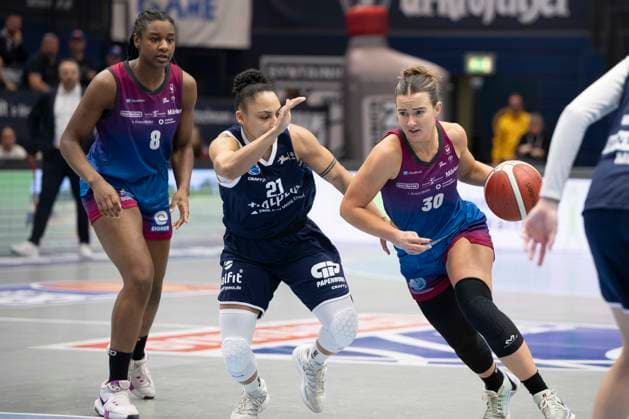 Toyota DBBL 2025 2026 Syntainics MBC vs Eigener Angels Nördlingen Halle Saale, Germany November 22, 2025 In the picture from left Chanel Ndi Noerdlingen , Rachel Arthur Halle and Samantha Ashby Noerdlingen Weissenfels Stadthalle Weissenfels Sachsen Anhalt Germany