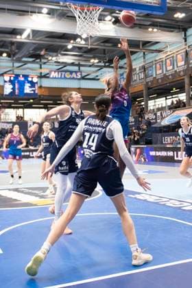 Toyota DBBL 2025 2026 Syntainics MBC vs Eigener Angels Nördlingen Halle Saale, Germany November 22, 2025 In the picture from left Katelyn Shumate Halle , Romy Bär Baer Halle and Chanel Ndi Noerdlingen Weissenfels Stadthalle Weissenfels Sachsen Anhalt Germany