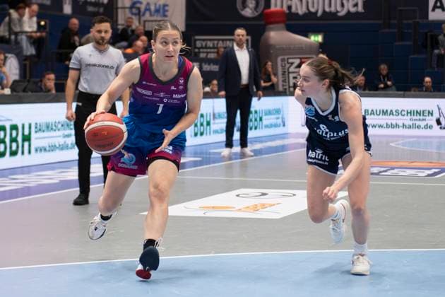 Toyota DBBL 2025 2026 Syntainics MBC vs Eigener Angels Nördlingen Halle Saale, Germany November 22, 2025 In the picture from left Laura Schinkel Noerdlingen and Nicole Brochlitz Halle Weissenfels Stadthalle Weissenfels Saxony Anhalt Germany