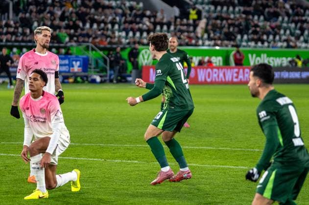 Germany, Soccer, 1 Bundesliga, Matchday 11 2025 2026 VfL Wolfsburg Bayer 04 Leverkusen on 22 11 in Wolfsburg Volkswagen Arena Jonas Wind VfL Wolfsburg 23 for the supposed 2 3 But taken back by VAR for offside Copyright: xSvenxHeidmannx