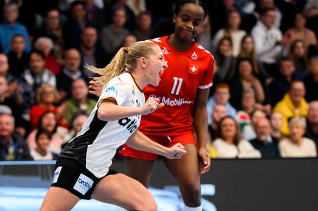 Handball, Womens Laenderspiel Germany Switzerland Jenny Behrend Germany Jubel Freude Emotion, Clairebel Coker Switzerland Goeppeingen EWS Arena Germany