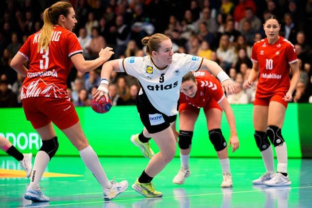 Handball, womens national match Germany Switzerland from left Kerstin Kündig Kuendig Switzerland , Lisa Antl Germany Goeppeingen EWS Arena Germany
