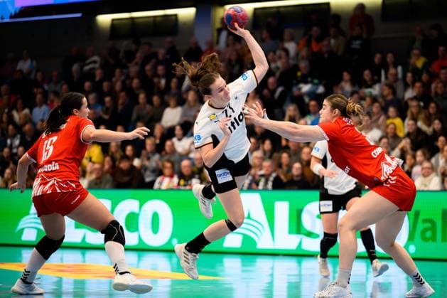 Handball, Womens national match Germany Switzerland v li Norma Goldmann Switzerland , Julia Maidhof Germany , Nora Snedkerud Switzerland Goeppeingen EWS Arena Germany