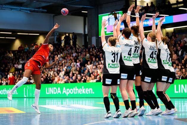 Handball, Women Laenderspiel Germany Switzerland from left Clairebel Coker Switzerland , Alexia Hauf Germany , Alina Grijseels Germany , Xenia Smits Germany , Jolina Huhnstock Germany Goeppeingen EWS Arena Germany
