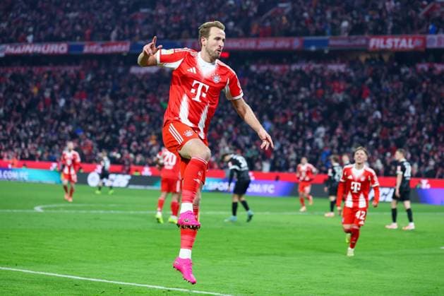 Soccer 1 Bundesliga 11 Matchday FC Bayern Munich SC Freiburg on 22 11 2025 at the Allianz Arena in Munich Goal celebration for 4 2 by Harry Kane Munich DFL regulations prohibit any use of photographs as image sequences and or quasi video xMSx