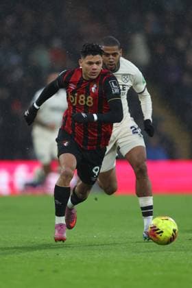 Football - 2025 2026 Premier League - AFC Bournemouth vs West Ham United - Vitality Stadium - Saturday 22nd November 2025 Evanilson of Bournemouth in action during the Premier League match at the Vitality Stadium COLORSPORT Shaun Boggust 